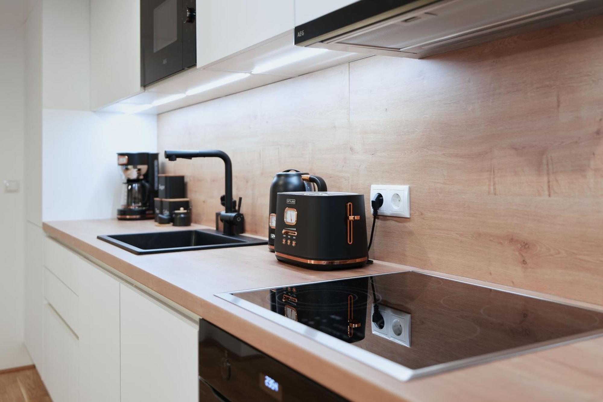 Modern Design Meets Green Comfort - Stay In Style At Carl'S Design Residences L Parking & Great Connection To City Center Vienna Luaran gambar